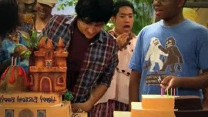 Pair Of Kings S01E20 - Journey To The Center Of Mt. Spew