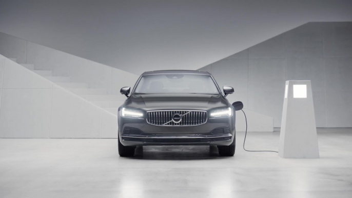 The refreshed Volvo S90 Recharge Design