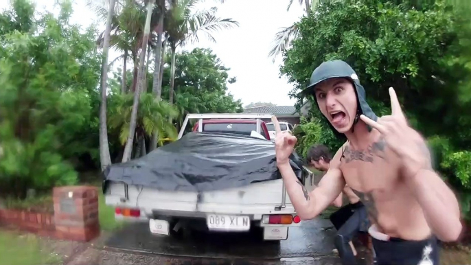 Surfer sur un terrain de Golf inondé !