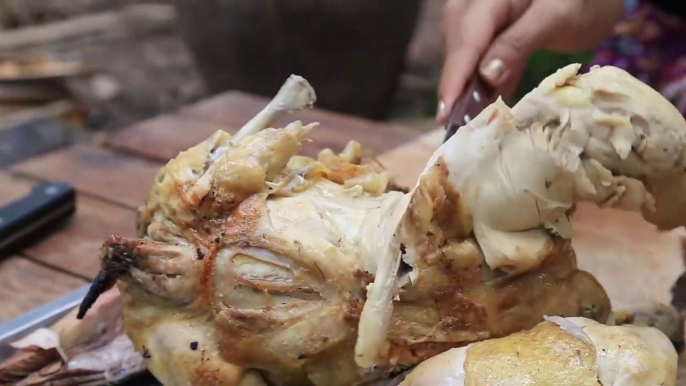 Cambodian food - baked chicken with banana flower - ដុតមាន់ត្រយូងចេក - ម្ហូបខ្មែរ