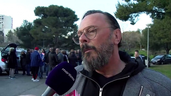 Municipales à Martigues : l'exercice du porte-à-porte avec Gaby Charroux