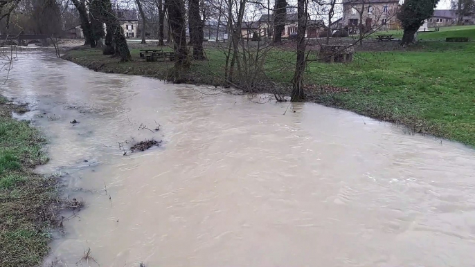 L'eau monte à Bainville-aux-Saules