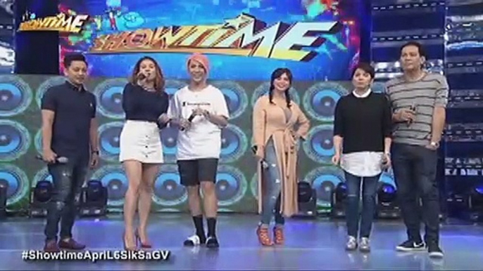 Jhong, ipinakita ang pasalubong na sapatos ni Vice Ganda