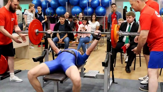 1 Stream. Powerlifting. Bench press - men.