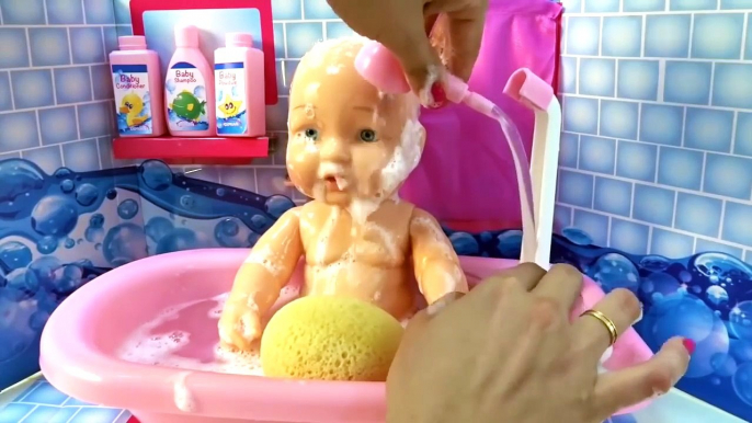 Kids Toy Videos US - Juguetes de Agua Bañera de Juguete con un Muñeco Bebe