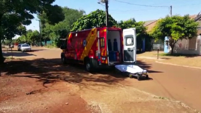 Mulher é atendida pelo Siate após sofrer queda no Bairro Tarumã