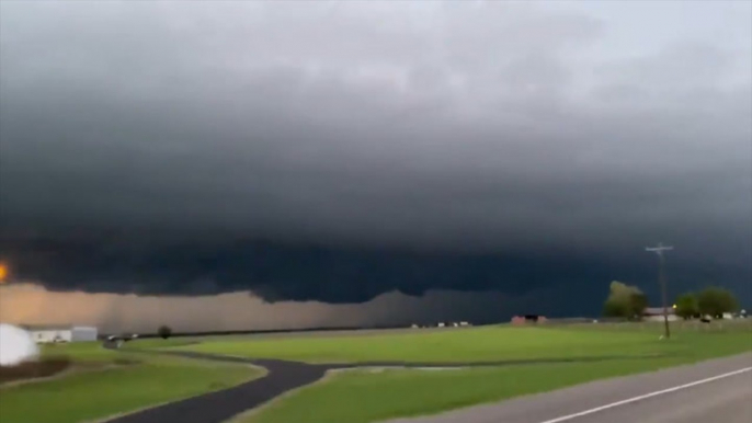 Shelf cloud looms over the horizon