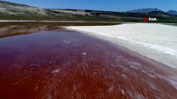 Dünyanın nazar boncuğu 'Meke gölü' kırmızıya büründü