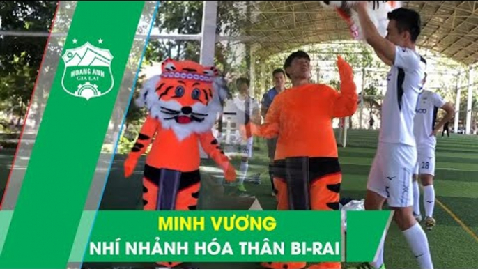 Minh Vương hóa thân thành linh vật đội bóng, bị đồng đội "úp sọt" không thương tiếc | HAGL Media