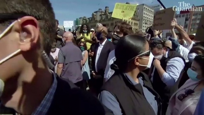 L'image choc du premier ministre canadien Justin Trudeau posant un genou à terre à Ottawa au milieu des milliers de manifestants pour dénoncer le racisme et la violence policière aux USA