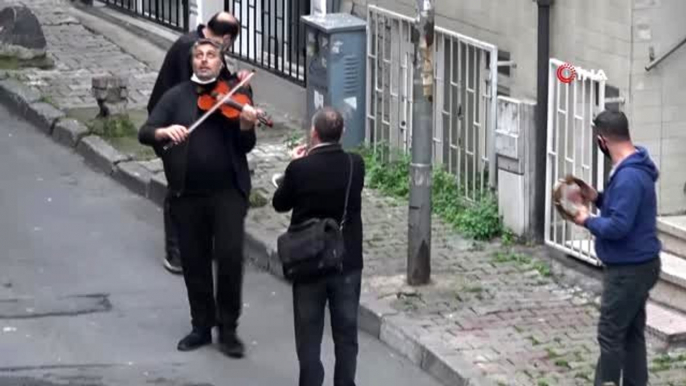 Şişli sokaklarında müzik şöleni; "Yar saçların lüle lüle, Korona sana güle güle"