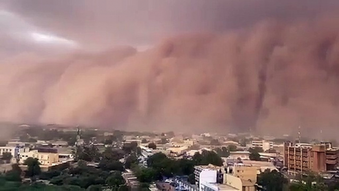 Une tempête de sable impressionnante sur Niamey, la capitale du Niger