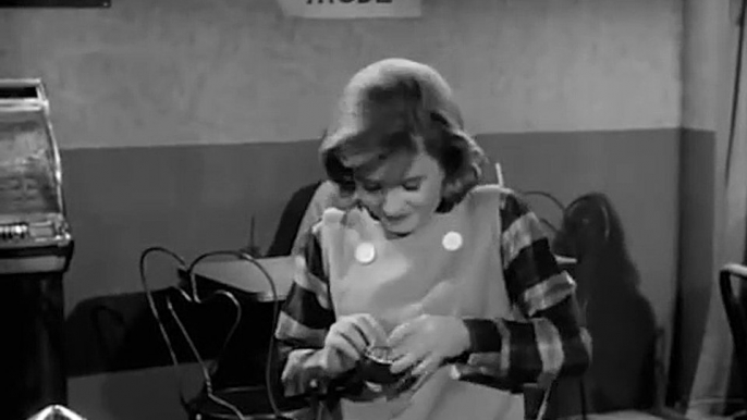 The Patty Duke Show S1E31: Patty, The Foster Mother (1964) - (Comedy, Drama, Family, Music, TV Series)