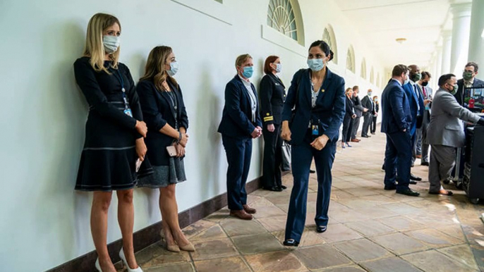 White House staffers told to wear masks after coronavirus outbreak