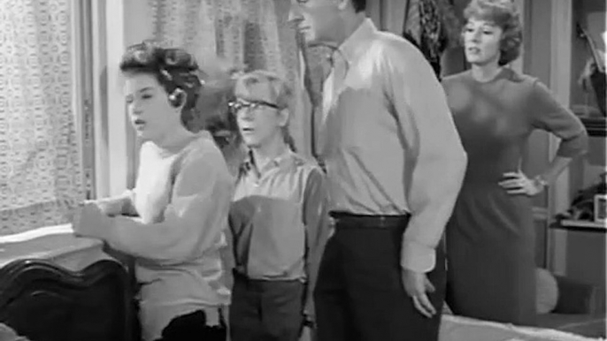 The Patty Duke Show S2E06: The Boy Next Door (1964) - (Comedy, Drama, Family, Music, TV Series)