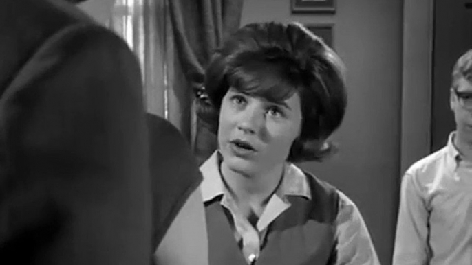 The Patty Duke Show S2E05: Patty, The Pioneer (1964) - (Comedy, Drama, Family, Music, TV Series)