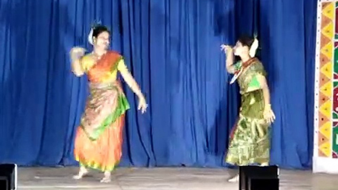 Moyna Chalat Chalat dance on