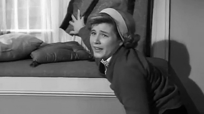 The Patty Duke Show S2E16: Patty, the Witness (1964) - (Comedy, Drama, Family, Music, TV Series)