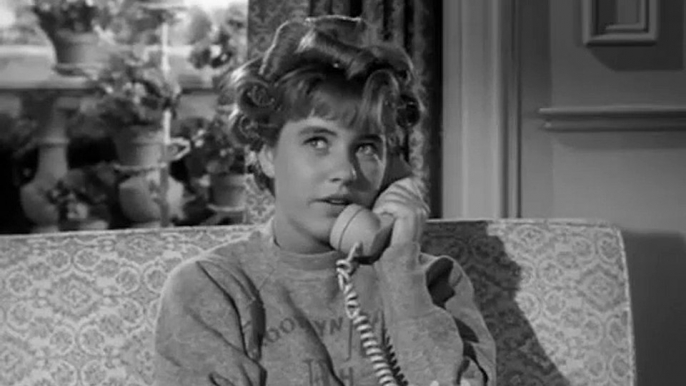 The Patty Duke Show S3E01: A Foggy Day in Brooklyn Heights (1965) - (Comedy, Drama, Family, Music, TV Series)