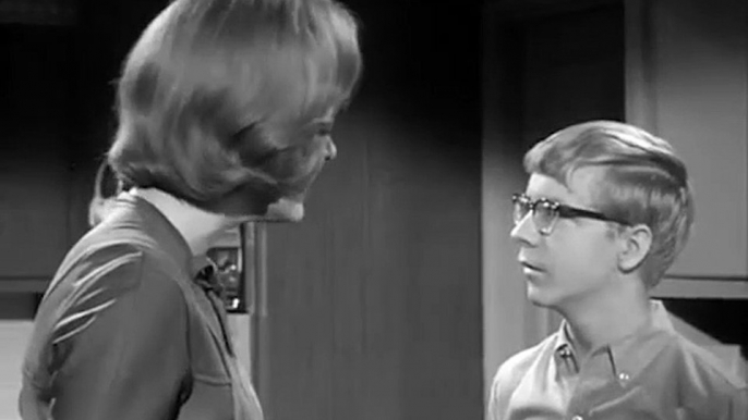 The Patty Duke Show S3E12: Patty, the Candy Striper (1965) - (Comedy, Drama, Family, Music, TV Series)