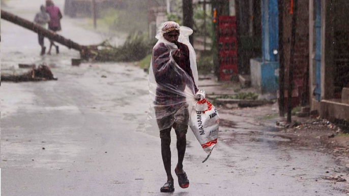 Cyclone Amphan wreaks havoc in Bengal-Odisha,normal life hit