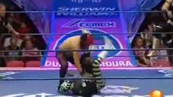 La Máscara, La Sombra, Máscara Dorada © vs Averno, Ephesto, Mephisto for the CMLL World Trios Championship