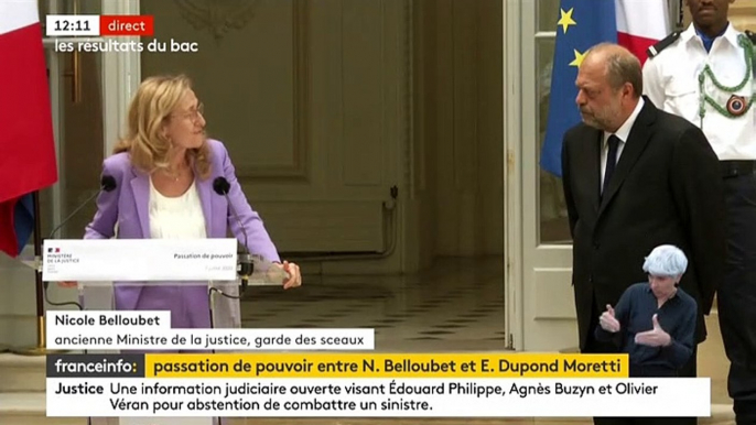 Remaniement: Nicole Belloubet craque, les larmes aux yeux, lors de la passation de pouvoir avec Eric Dupond-Moretti au ministère de la Justice