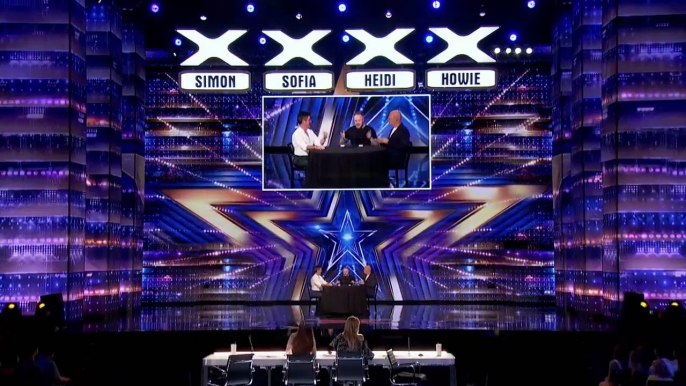Mind Magician Gets Simon to Possess Howie on AGT! - Magicians Got Talent