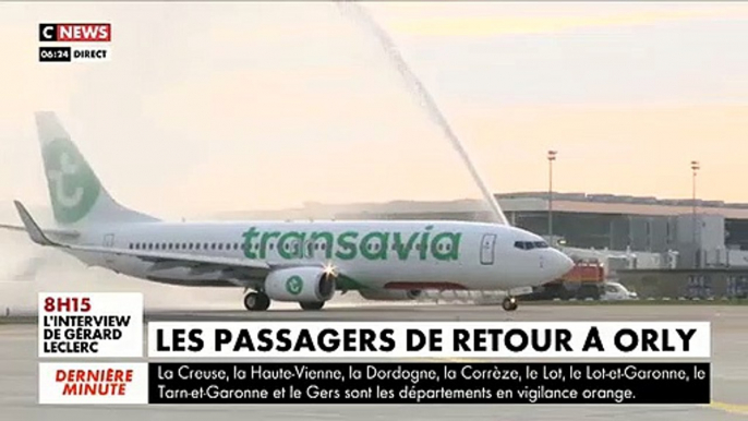 Regardez le "water salute" qui a marqué ce matin à 6h20 le décollage du premier avion depuis l'aéroport d'Orly après 3 mois de fermeture