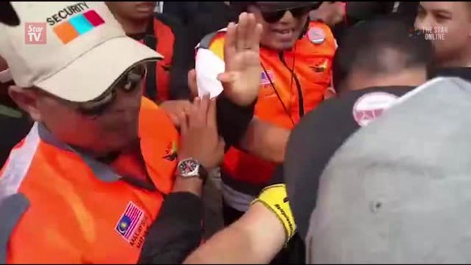 #TangkapMO1 rally: Fight breaks out near Dataran Merdeka as student group leader gives speech