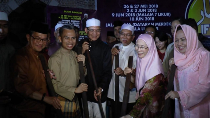 DPM breaks fast with 10,000 people at Dataran Merdeka