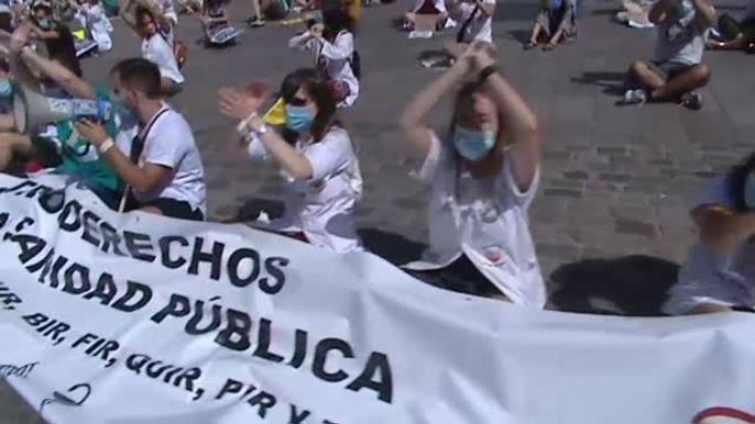 Cientos de médicos MIR protestan en su segunda semana de huelga