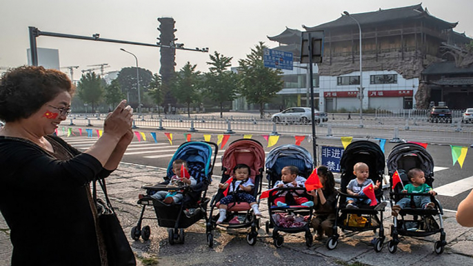 Ngày càng nhiều trẻ em Trung Quốc mang họ mẹ | VTC