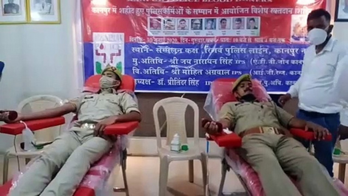 पुलिस लाईन में पचास से ज्यादा पुलिस कर्मियों ने रक्तदान कर दी श्रद्धांजलि