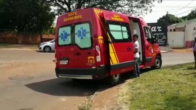 Motociclista é socorrido pelo Siate após sofrer queda, no Bairro Alto Alegre