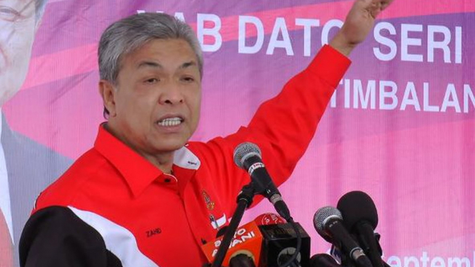 Zahid likens veteran politicians to 'old books'