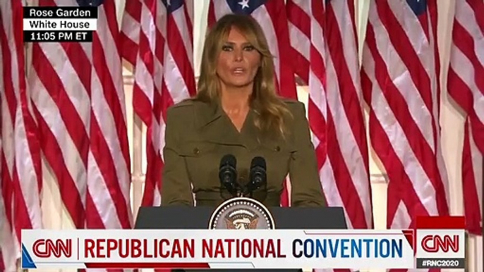 Melania Trump évoque l'angoisse d'une "terrible pandémie" et assure que Donald Trump fait "tout son possible" pour en venir à bout: "Vous n'êtes pas seuls!"