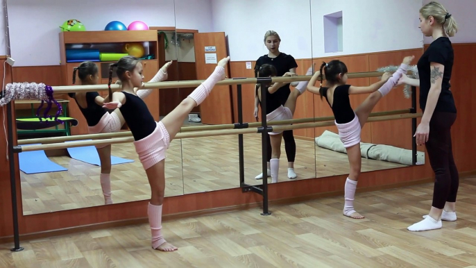 Flexibility and Gymnastics Videos. Splits Flexibility. Ballet Stretches.