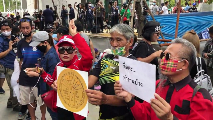 Anti-government protesters surround Thai parliament