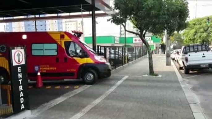 Bombeiros atendem vítima de queda na Avenida Brasil