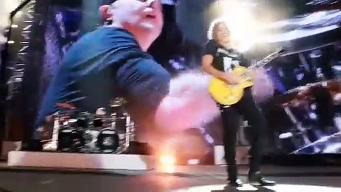 Metallica Tribute to Van Halen's ' Runnin with the Devil' jam - RIP Eddie Van Halen