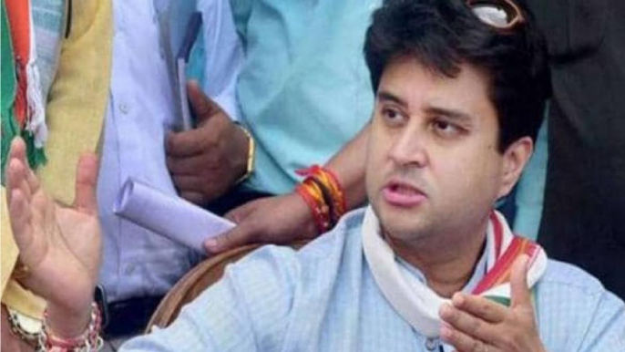 Jyotiraditya Scindia mimics Rahul Gandhi