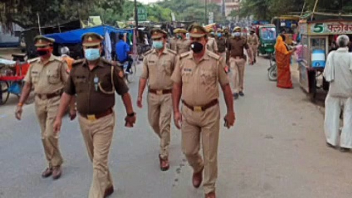 इटावा: आगामी त्योहारों को लेकर पुलिस क्षेत्र का ले रही जायजा