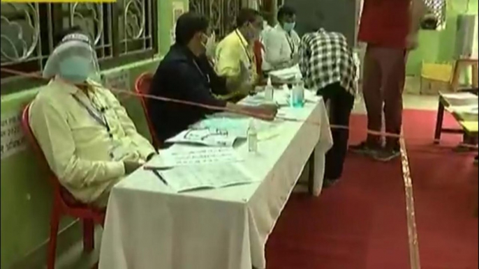 Bihar: No voters at a VIP area polling booth in Patna