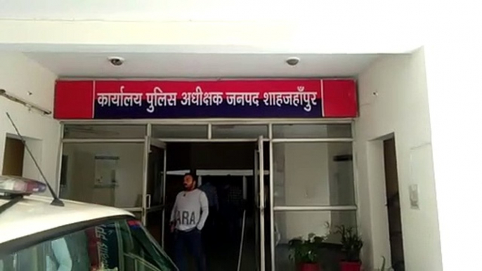 गन्ने से भरी ट्रैक्टर ट्राली को बदमाश छीन कर ले गये