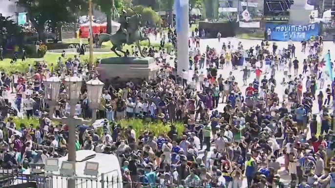 LIVE - Argentina mourns Diego Maradona with a wake at the presidential palace in Buenos Aires.f136