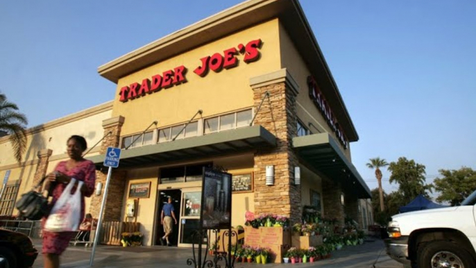 Trader Joe’s reports 1250 COVID-19 cases 2 deaths in employees nationwide