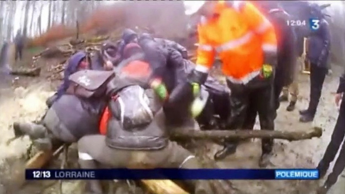 BURE - Bois LEJUC - manifestation du 17 février 2010 - Emmanuel HANCE vide une bouteille d'essence - France 3 JT 21 h