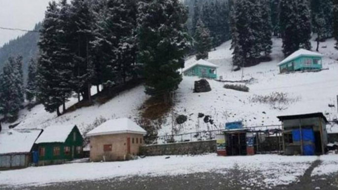 Jammu and Kashimr witnesses first snowfall of the season