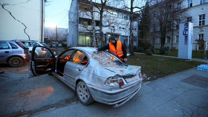 Croatia earthquake: rescuers race to find survivors